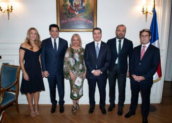 Agasajan delegación oficial y hoteleros dominicanos presentes en Top Resa 2022