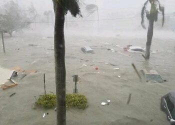 Casi dos millones de personas se quedan sin electricidad en Florida a causa del huracán 'Ian'