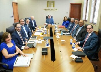 Gobernador Valdez Albizu recibió al nuevo jefe de misión del FMI para República Dominicana