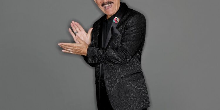 Charlie Aponte sigue cosechando éxitos como solista