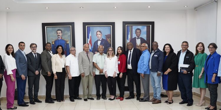 Juramentan Comisión de Evaluación de Desempeño Docente