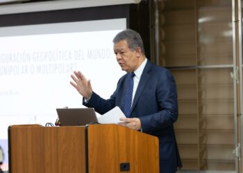 Leonel Fernández pide en Puerto Rico ver el futuro con optimismo