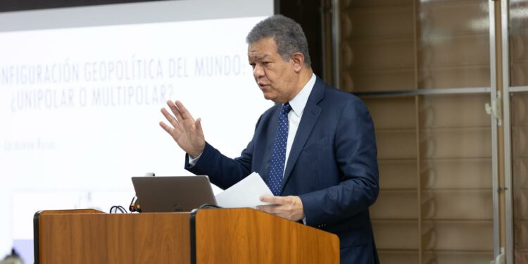 Leonel Fernández pide en Puerto Rico ver el futuro con optimismo