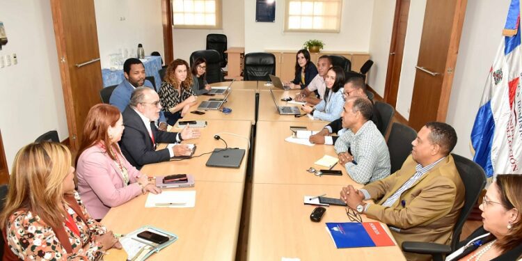 Buscan traspaso del SIUBEN al Ministerio de Economía