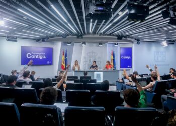 Aprueban en España el derecho al subsidio por desempleo de las empleadas del hogar