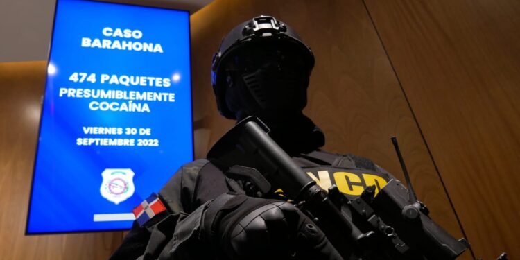 Cuatro hombres arrestados a bordo de lancha con 474 paquetes de cocaína