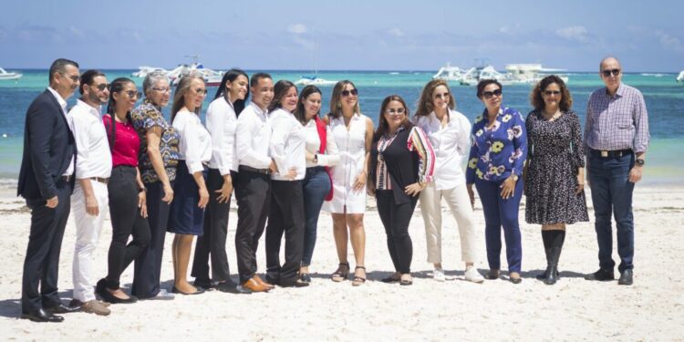 “IDARD y LOPESAN Costa Bávaro Resorts & Spa se comprometen a proteger costa
