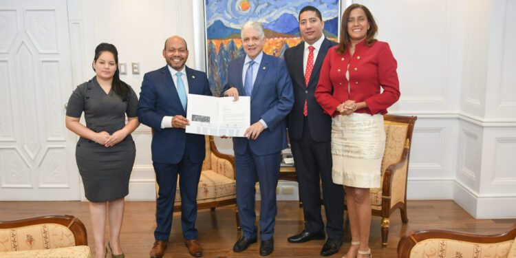 Depositado en el Senado proyecto de Ley General de Facturación Electrónica