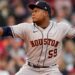 Dominicano Valdez aprieta paso por el Cy Young