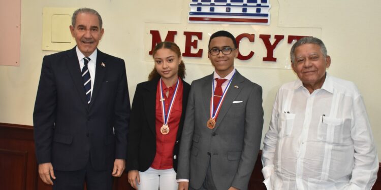 MESCYT ofrece becas a la diáspora dominicana residente en España