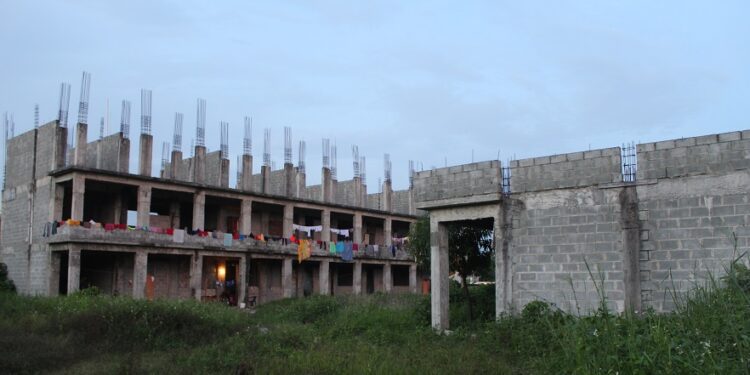 Comunitarios piden terminación escuela en Cancino Adentro