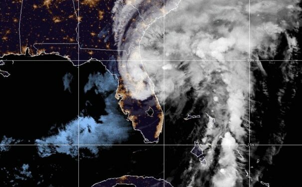 Ciclones llevan miseria a dos distantes regiones del mundo