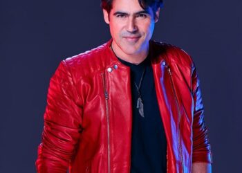 José Guillermo Cortines es Mario Postigo en “Hoy No Me Puedo Levantar”