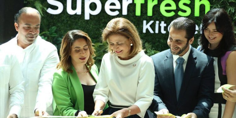 Inauguran local de Super Fresh Kitchen con 40 egresados de Supérate