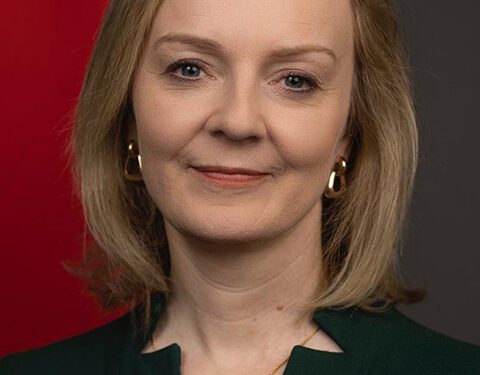 Trayectoria de la que será nueva primera ministra de Reino Unido