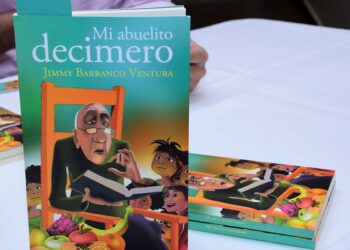 Libro muestra cómo los abuelos intervienen en la educación de sus nietos