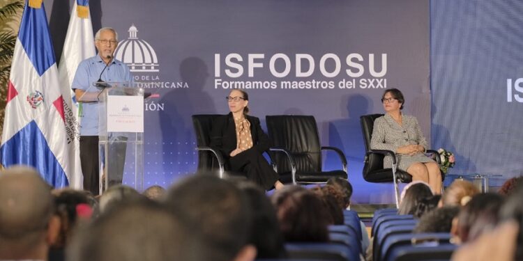 Capacitarán más 800 directores de centros educativos pasaron concurso