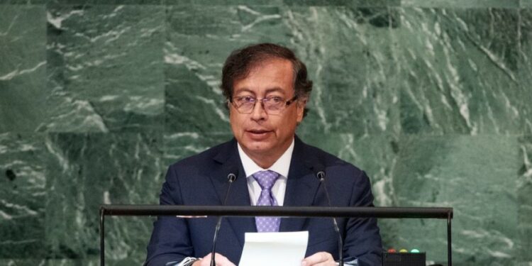 Petro y Boric reclaman cambios en ambiente, drogas y democracia