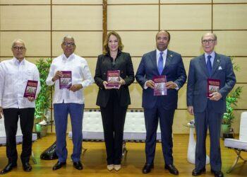Publican traducido al francés el libro Historia del Caribe de Frank Moya Pons