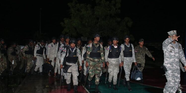 FF. AA. suman unos 350 militares a la región este para labores rescaté