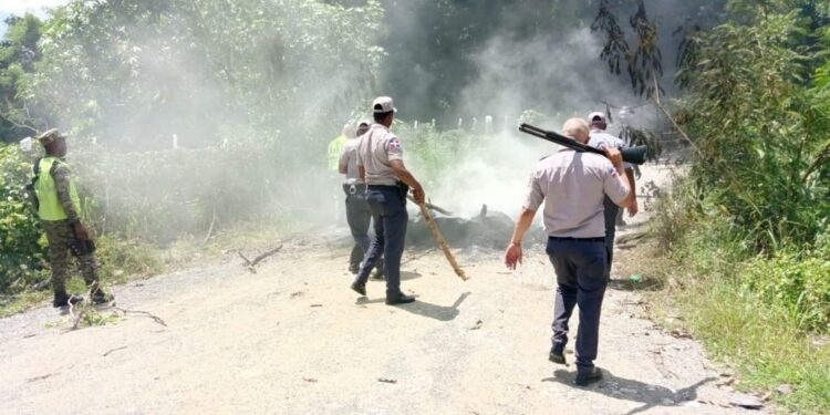 Extractores de arena en rio Nizao resisten autoridades trataron de impedirlo 