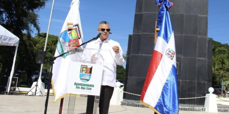 Alcaldía SDE adquiere 24 camiones compactadores para reforzar recogida de basura