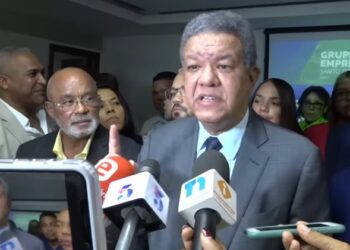 Leonel ve hay "deficiencia" en la construcción del muro fronterizo