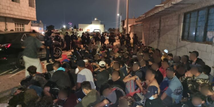Un dominicano entre 223 migrantes hallados hacinados en Puebla, México