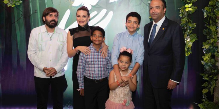 Voluntariado Banreservas presenta el musical Into The Woods en el Teatro Nacional