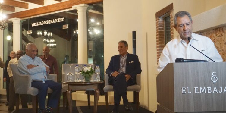 Félix Jiménez presenta álbumes II y III de su producción de poemas musicalizados