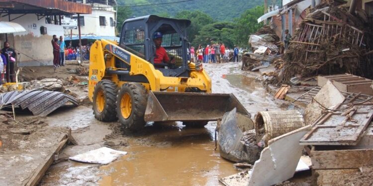 Al menos 22 muertos y 52 desparecidos por un deslave en Venezuela