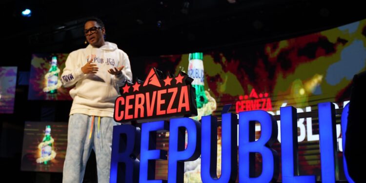 Lanzan cerveza República La Tuya al mercado dominicano