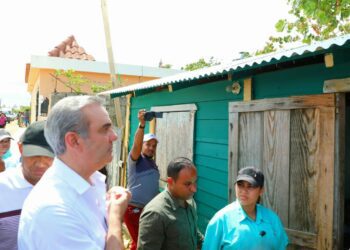Presidente Abinader recorre Zona afectada por huracán Fiona en  San Rafael del Yuma