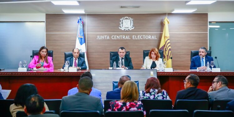 La JCE da plazo de cinco días a partidos para impugnar 100 juntas electorales
