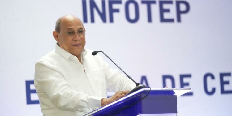 INFOTEP y UTESA certifican a 239 participantes