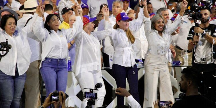 En Santiago piden “más cambio” y que siga Luis Abinader en 2024