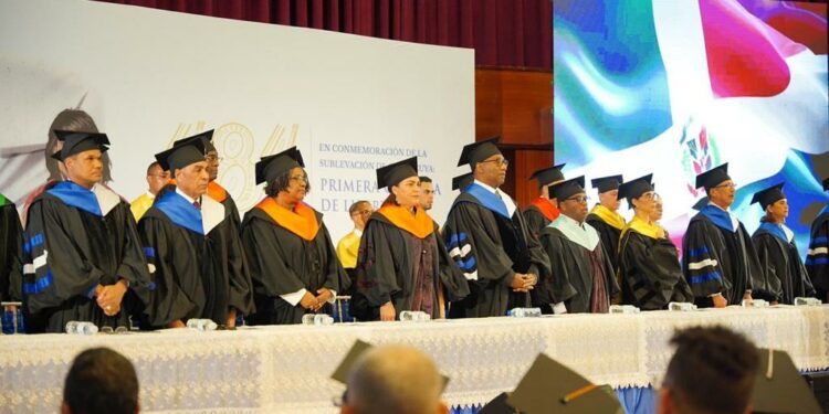 UASD inviste 2,640 profesionales de grado y postgrado