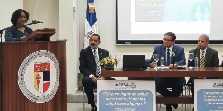 ADESA aboga por reforma profunda al Seguro Familiar de Salud