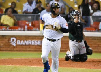 Licey sigue invicto, Águilas y Leones  ganan