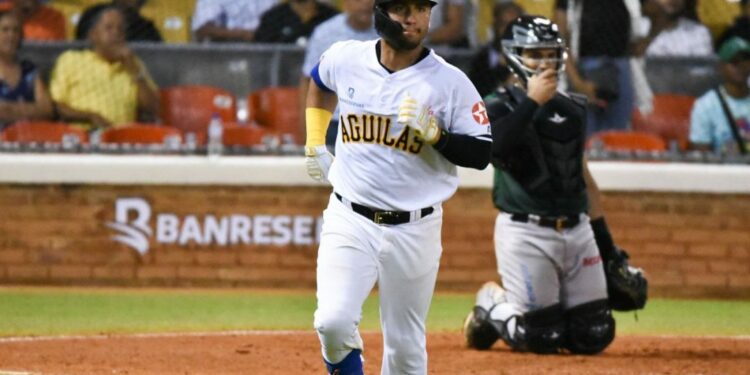 Licey sigue invicto, Águilas y Leones ganan