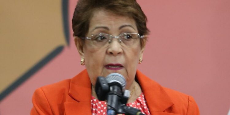 Alejandrina Germán niega haya dicho que Margarita tendrá que ir a levantar las manos a Abel Martínez