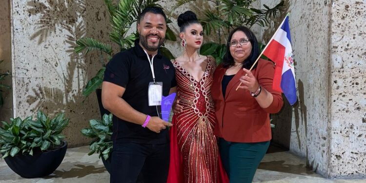 Artista dominicano del maquillaje Alix Durán es reconocido en Colombia