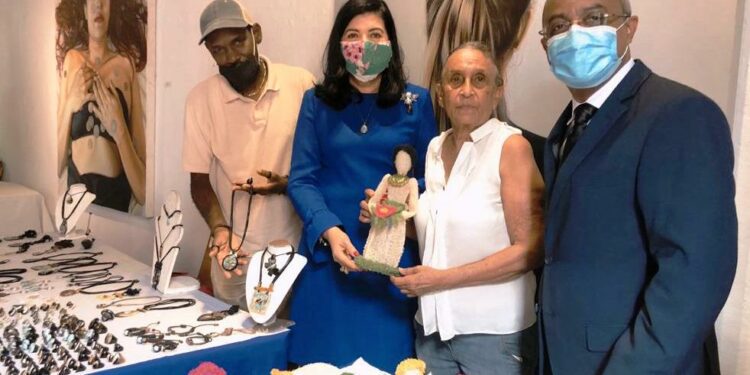 Asegura hay desaliento entre los artesanos en la celebración de su Día Nacional