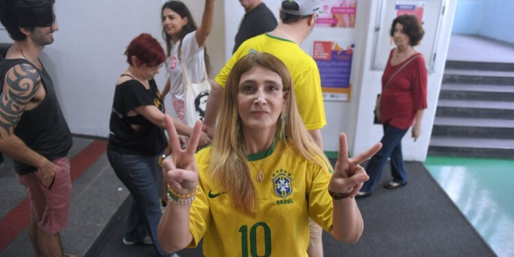 Se cierra la brecha entre Bolsonaro y Lula en las presidenciales de Brasil