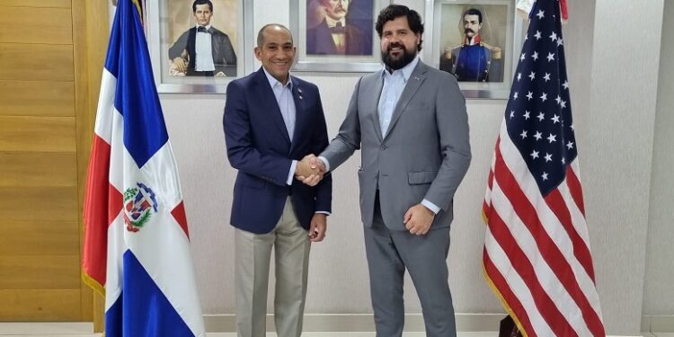 El Director de Narcóticos y Aplicación de la Ley EE.UU. se reunió con el presidente de la DNCD