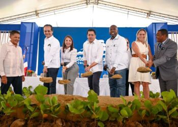 MITUR deja iniciado trabajos mejoramiento del malecón de la Caleta, La Romana.