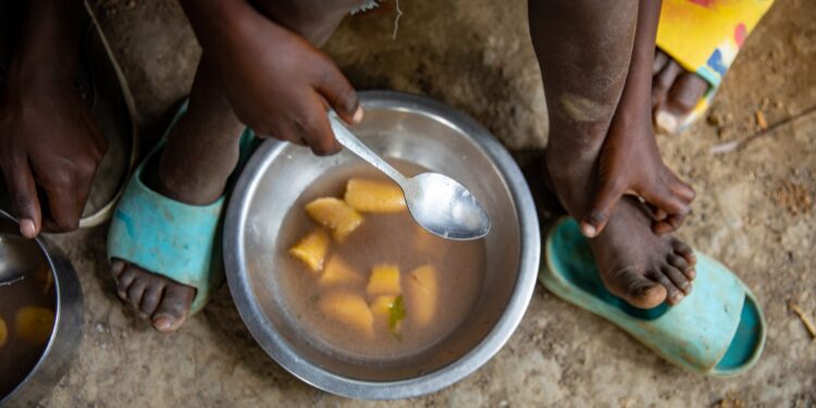 Los haitianos están abrumados por el hambre