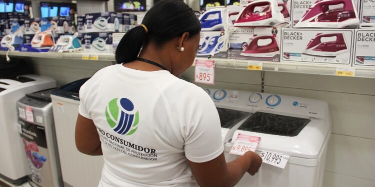 Más de 50 inspectores de Pro Consumidor recorren calles por el “Viernes Negro”