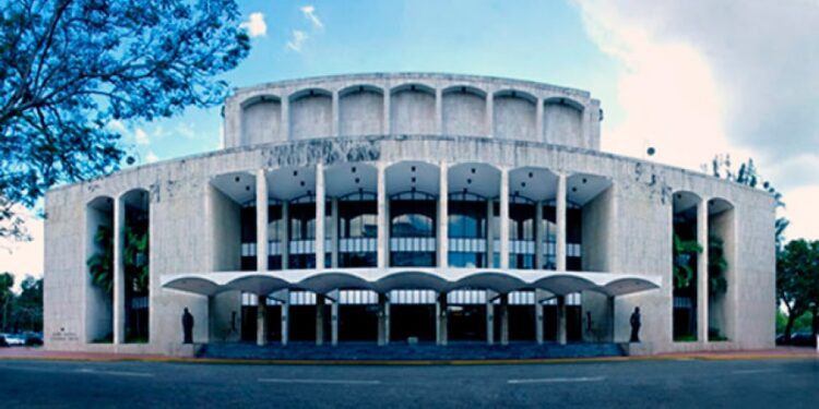 Cultura trabaja en necesidades del Palacio de Bellas Artes y el Gran Teatro del Cibao.