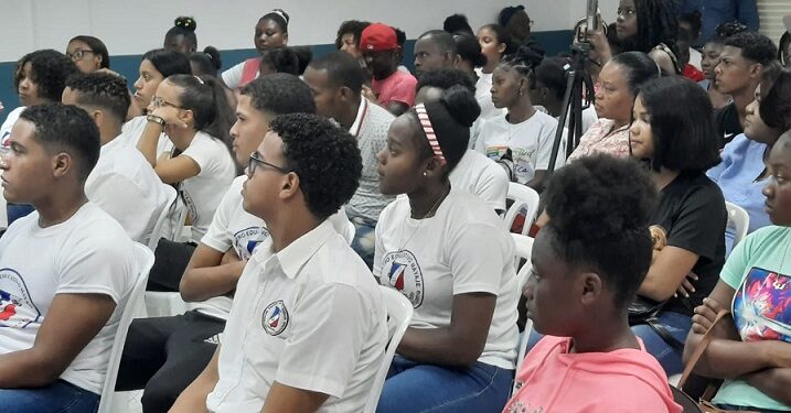 Gasto en embarazo en adolescentes ronda los mil millones de pesos en RD